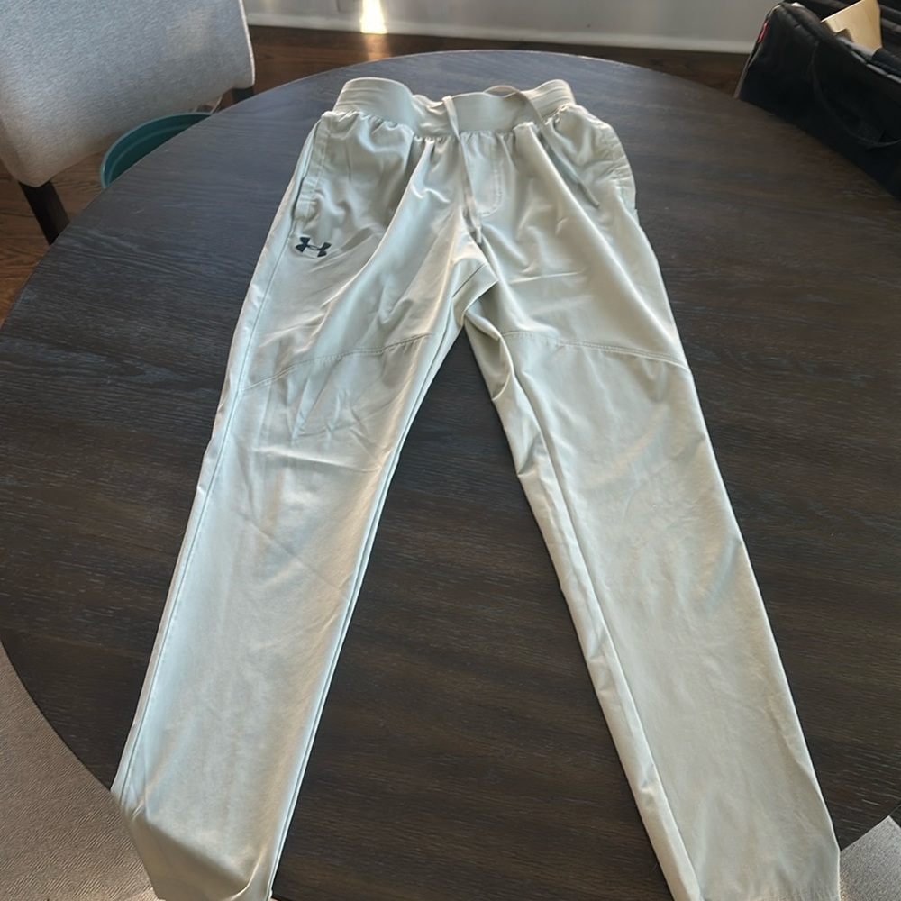Perfect condition light weight UA joggers